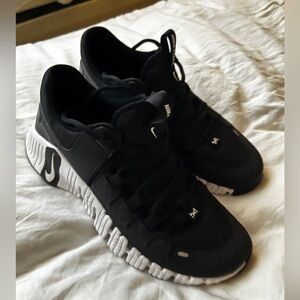Black Nike Metcon Free 5 - Like New!